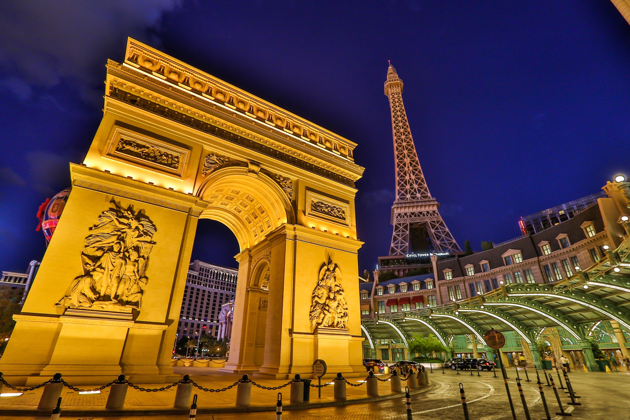 Paris Exterior Valet